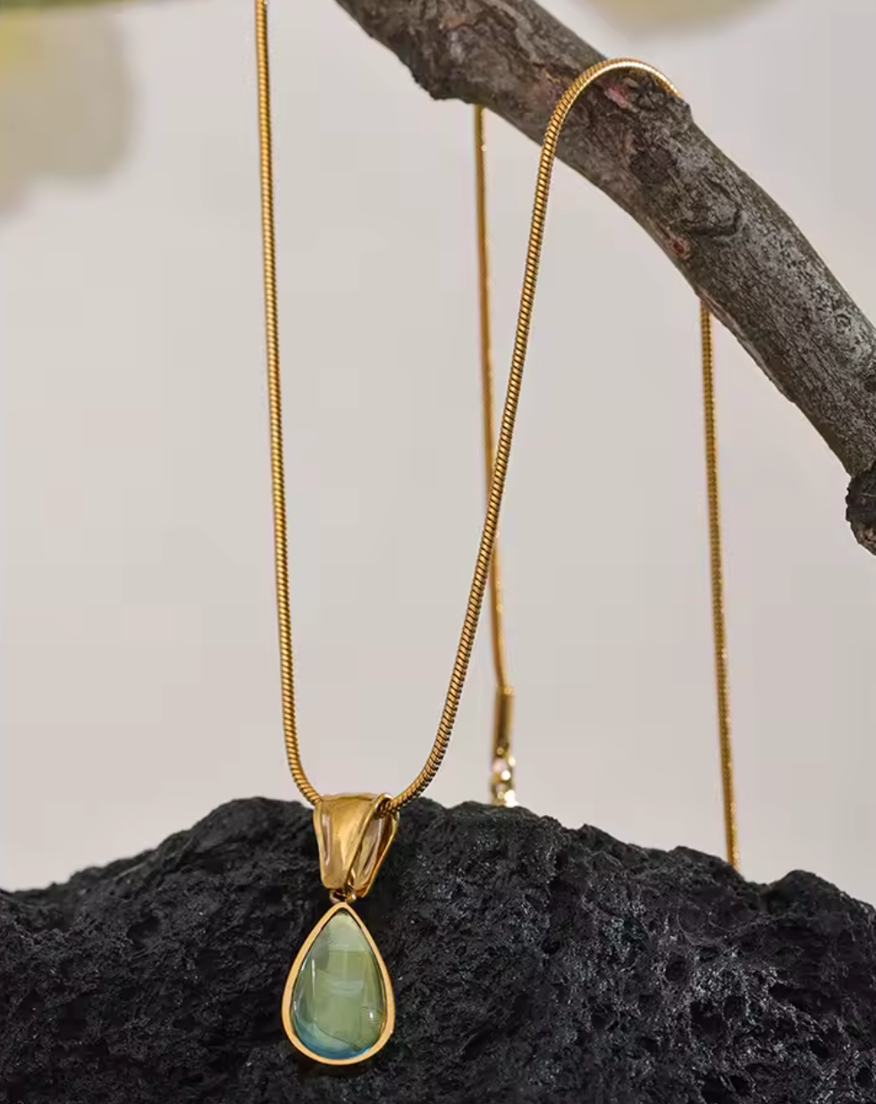 Stylish Green Glass Crystal Water Drop Pendant Necklace